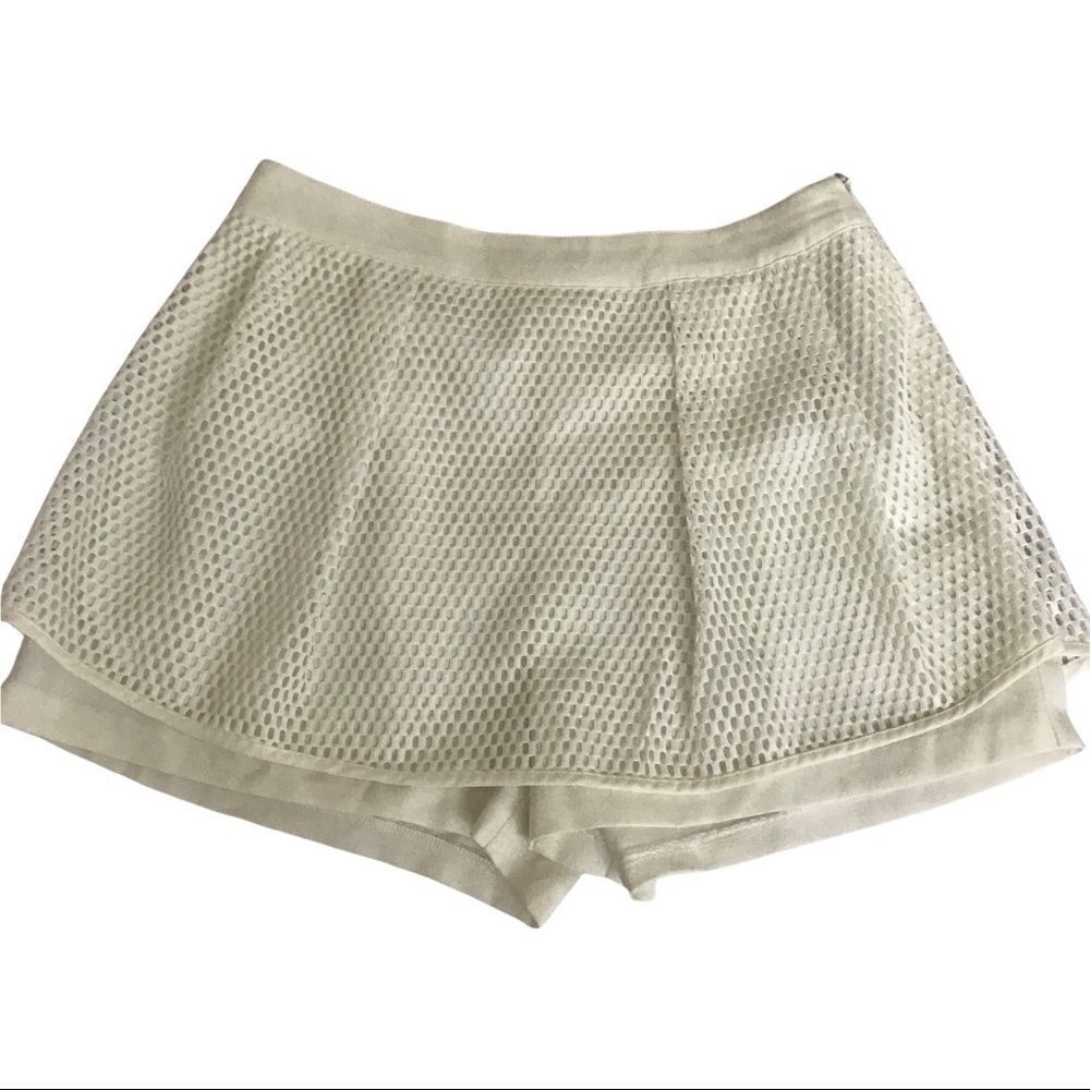 J.O.A Los Angeles White Shorts Net Outer Style Medium